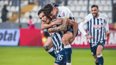 Kevin Serna y Franco Zanelatto celebrando el gol de Alianza Lima