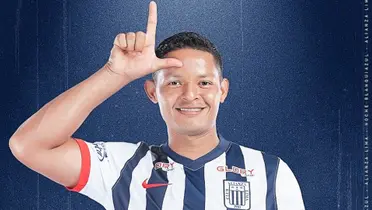 Yordi Vílchez posando con la camiseta de Alianza Lima