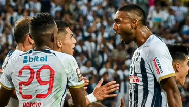 Aldair Fuentes celebrando eufóricamente un gol de Alianza Lima