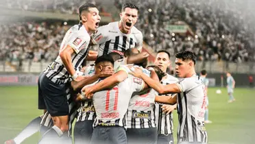 Alianza Lima celebrando en el Estadio Nacional tras el gol