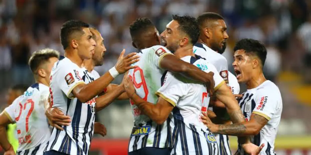 Alianza Lima celebrando un gol en el Estadio Nacional
