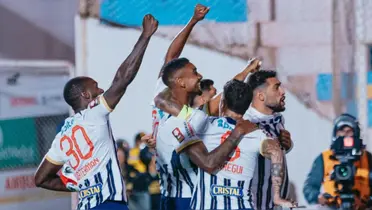 Alianza Lima celebrando un gol en partido de Liga 1 