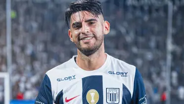 Carlos Zambrano luciendo la camiseta de Alianza Lima