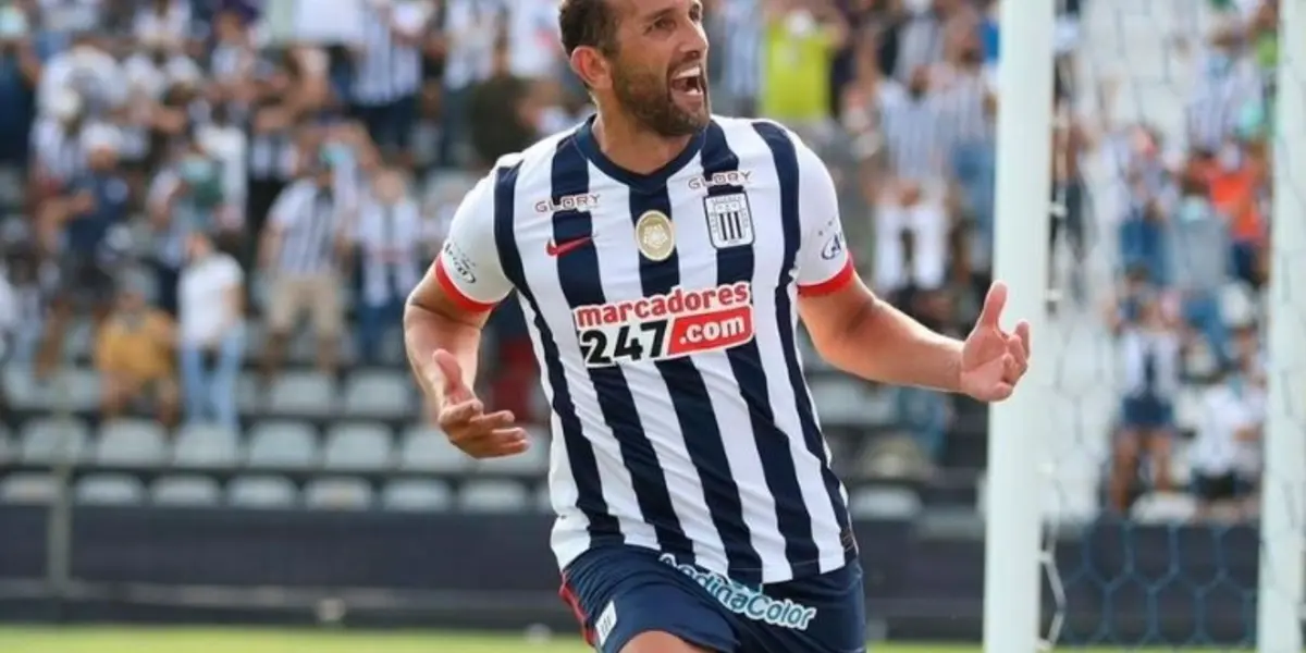 Celebra Alianza, el ‘Pirata’ se impone ante otros futbolistas de clase mundial