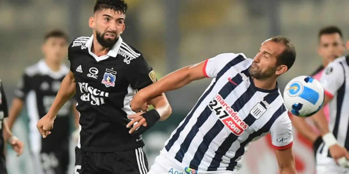 Colo Colo enfrentando a Alianza Lima en la Copa Libertadores
