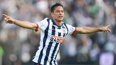 Cristian Benavente celebrando un gol con la camiseta de Alianza Lima