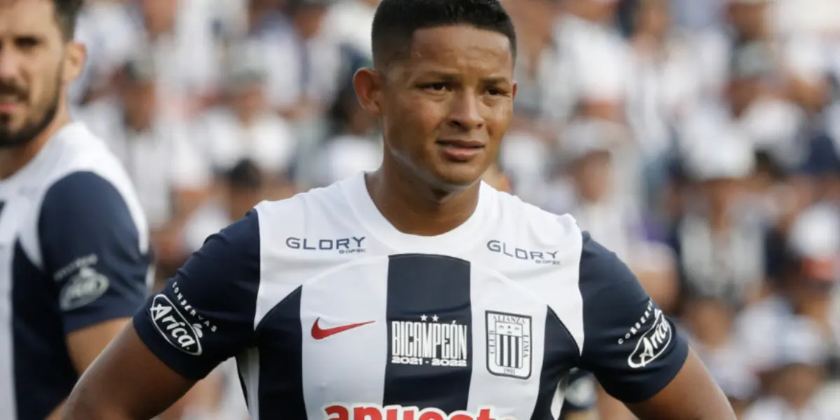 El defensa fue bicampeón nacional con Alianza Lima