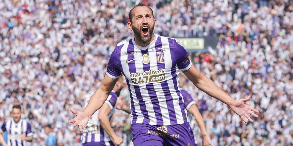 El delantero tuvo que salir al término del primer tiempo por una dura lesión