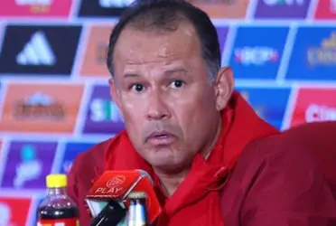 El entrenador de la bicolor sabe que tiene contrato vigente hasta 2025
