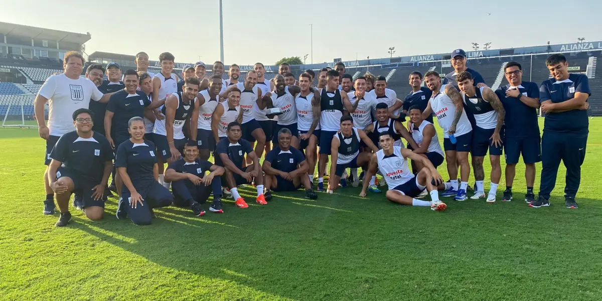 El equipo completo de Alianza Lima en Matute