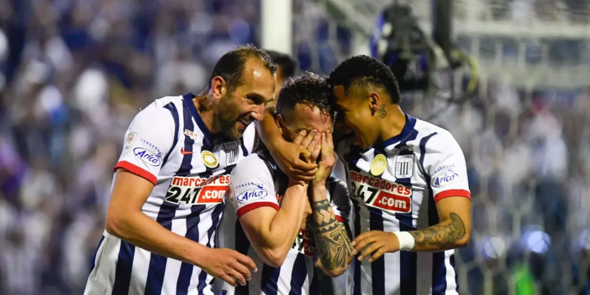 El futbolista sintió una molestias y tuvo que salir del equipo titular