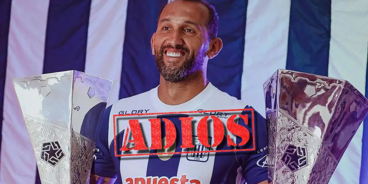 Hernán Barcos con los trofeos de la temporada 2021 y 2022