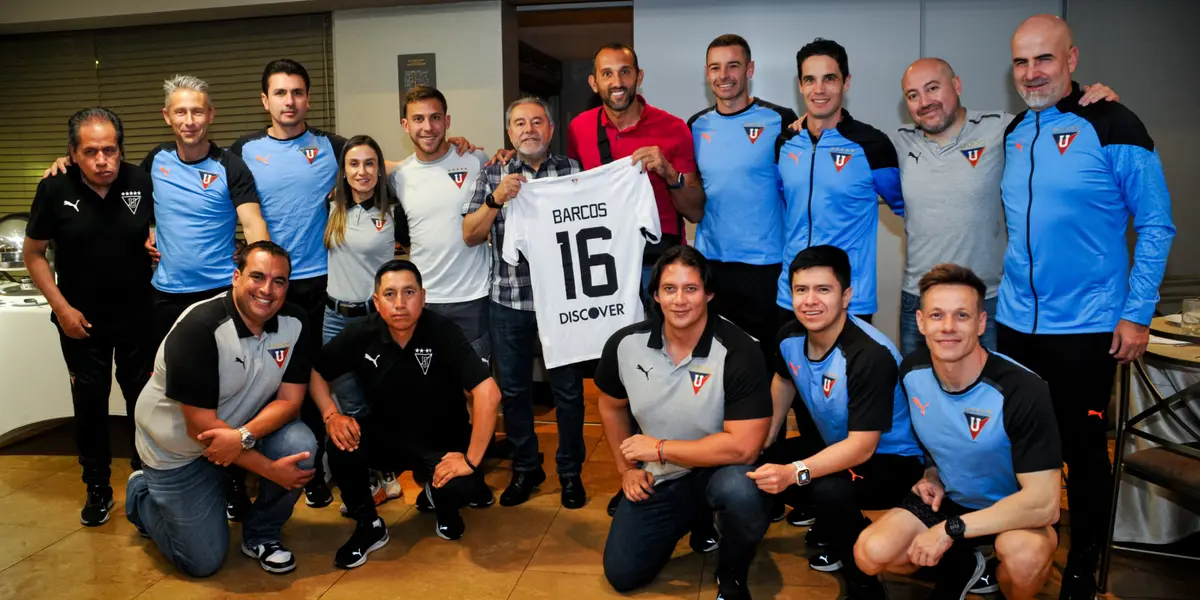 Hernán Barcos visitó la concentración de LDU de Quito