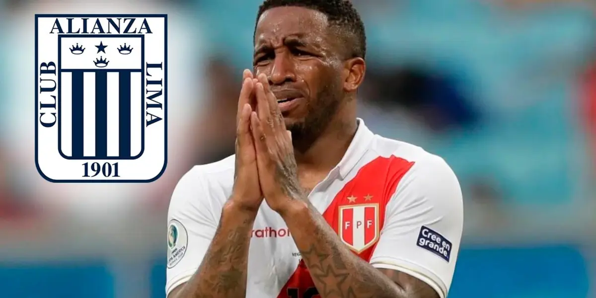 Jefferson Farfán con la camiseta de la Selección Peruana