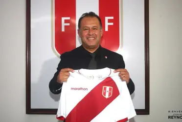 Juan Reynoso dejó de ser el DT de Perú