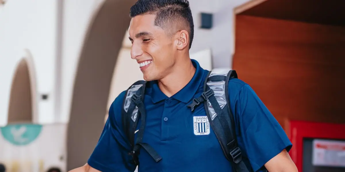 Kevin Serna llegando al estadio con la indumentaria de Alianza Lima