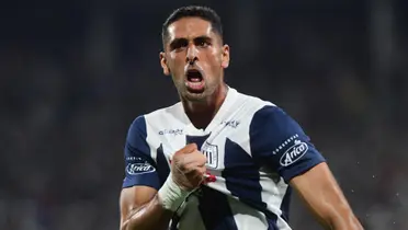 Pablo Sabbag celebrando un gol con la camiseta de Alianza Lima