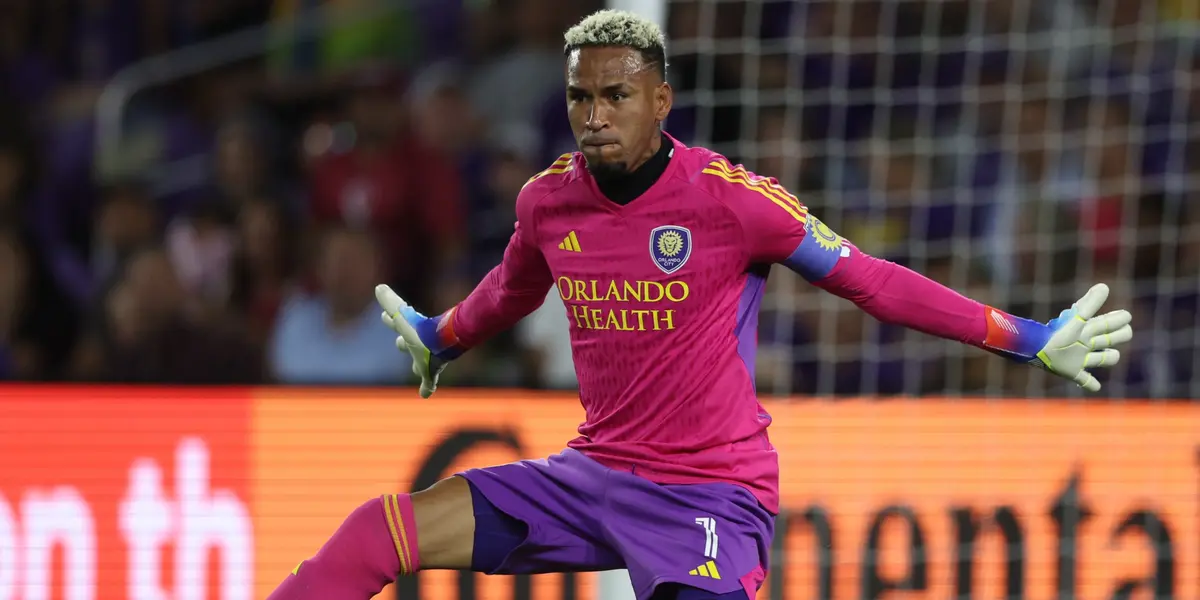 Pedro Gallese atajando con la camiseta de Orlando City