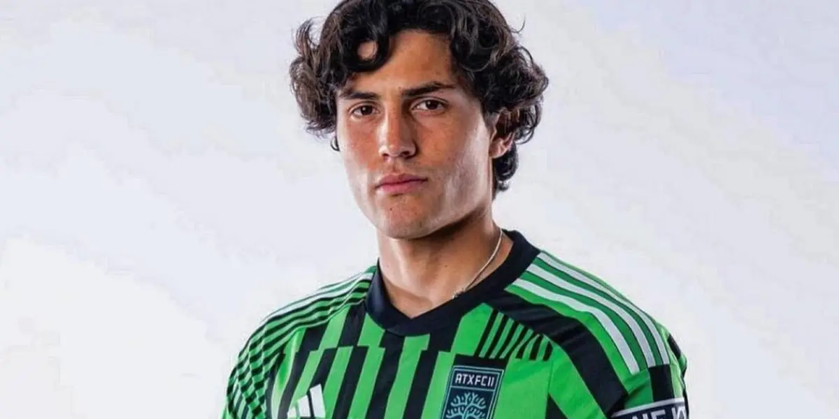 Sebastien Pineau vistiendo la camiseta de Sebastien Pineau