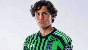 Sebastien Pineau vistiendo la camiseta de Sebastien Pineau