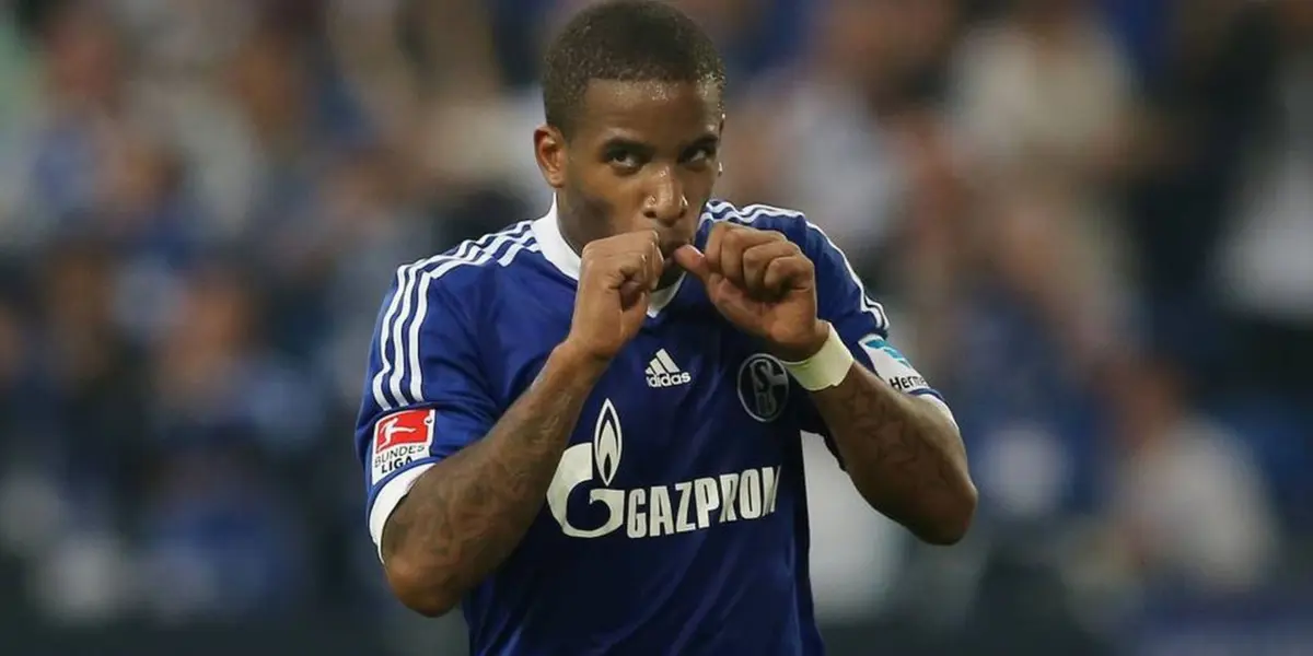 Tras destacar en uno de los mejores equipos de Holanda, Farfán recibió una oferta que no podía rechazar