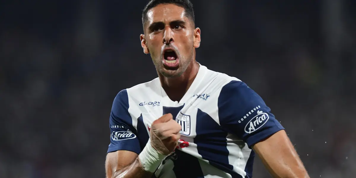 Pablo Sabbag celebrando un gol con la camiseta de Alianza Lima